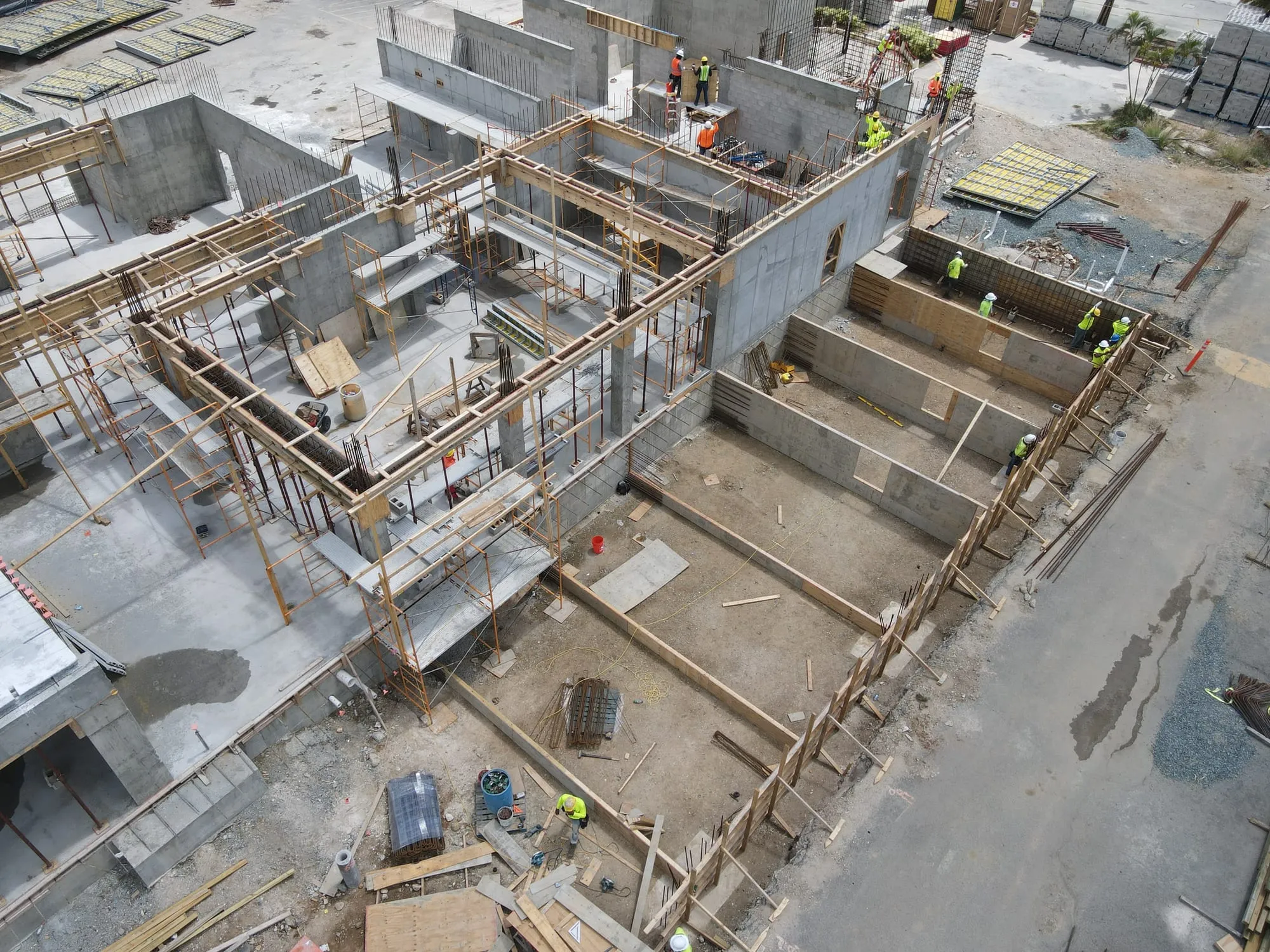 Stabilis crews working between formwork and rebar on the self-performed concrete structure